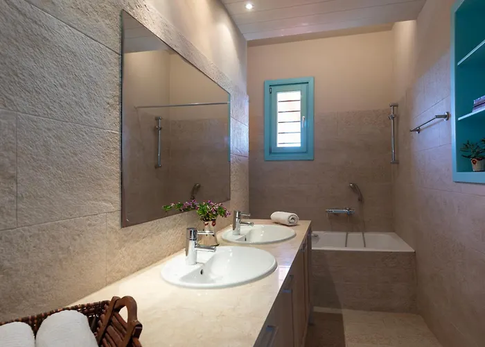 Villa Malia, Eco-chic, Tranquility, Sea Views & Luxury Cycladic Island Escape Tálanda